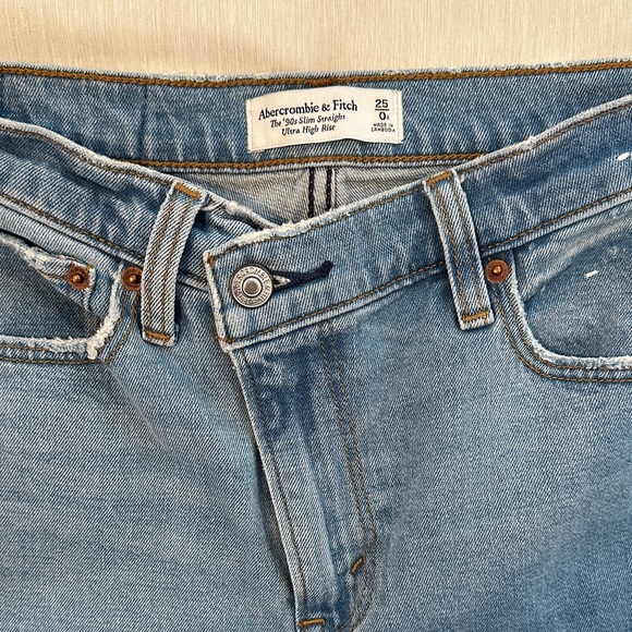 Abercrombie & Fitch The ’90s Slim Straight Ultra High Rise Jeans — Cross Button - Picture 3 of 5